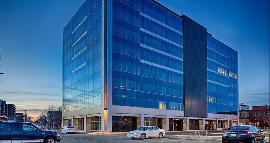 TERMINAL CENTRE – AUSSI CONNU SOUS LE NOM DE « MAISON DE VERRE », MONCTON (N.-B.)  | ARCHITECTES QUATRE LIMITÉE