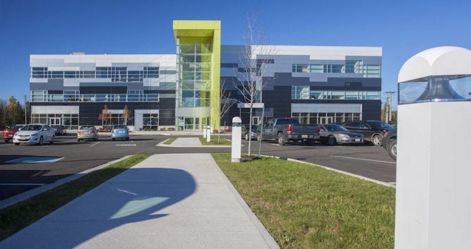 CENTRE MÉDICAL DU 585 MAPLETON, MONCTON (N.-B.) | ARCHITECTES QUATRE LIMITÉE